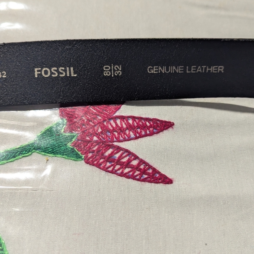 Fossil Men's Black Leather Belt - Picture 5 of 5